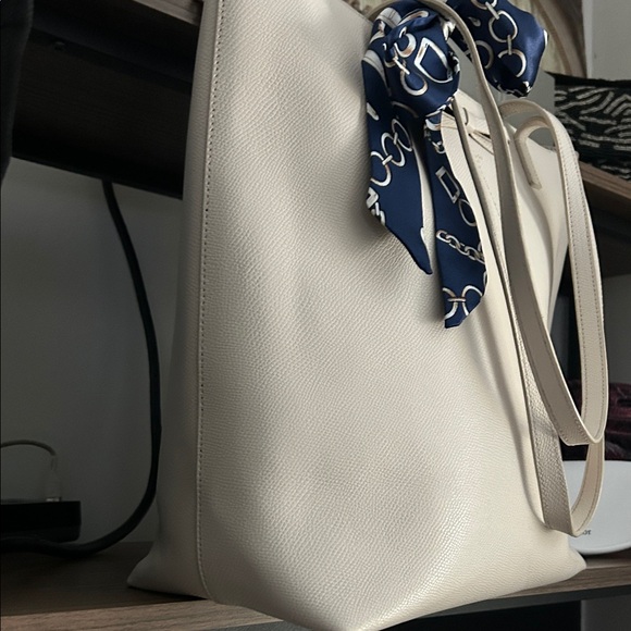 kate spade ♠️ Cream Leather Tote with Navy Scarf Detail - Picture 3 of 7